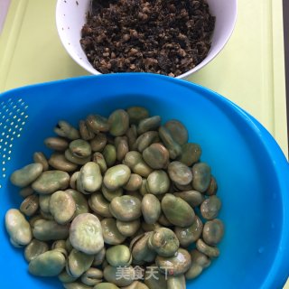 梅干菜肉末烧蚕豆的做法步骤：1