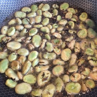 梅干菜肉末烧蚕豆的做法步骤：4
