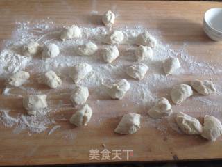 街头小吃鸡蛋韭菜馅包子的做法步骤：3