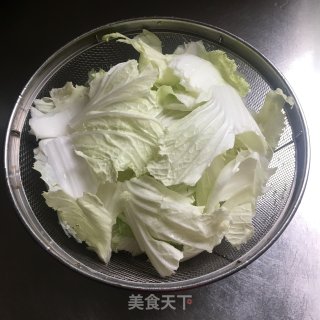 酸辣白菜的做法步骤：1