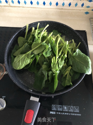 菠菜炒蛋的做法步骤：1
