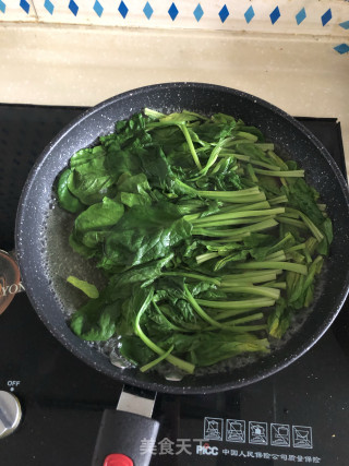 菠菜炒蛋的做法步骤：2