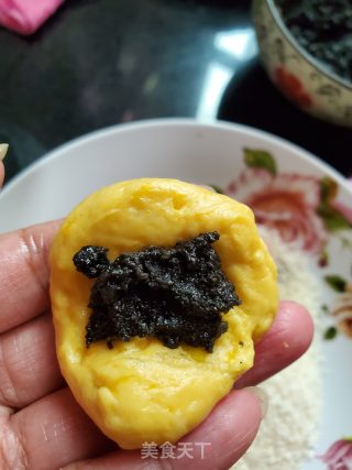 炸南瓜球的做法步骤：4