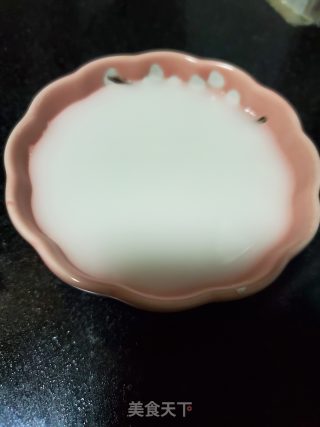 香煎韭菜鸡蛋木耳虾皮小笼包的做法步骤：10