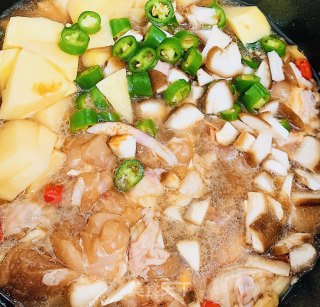 【黄焖鸡】的做法步骤：6