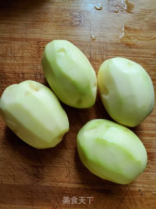 土豆焖牛腩的做法步骤：2