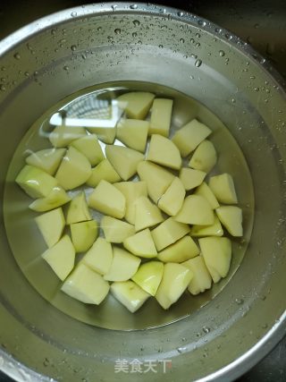 土豆焖牛腩的做法步骤：3