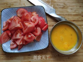 西红柿炒鸡蛋的做法步骤：2