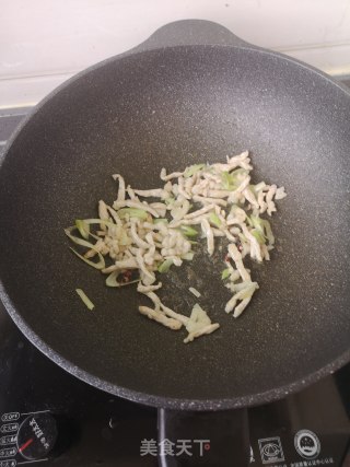 青椒炒肉丝的做法步骤：3