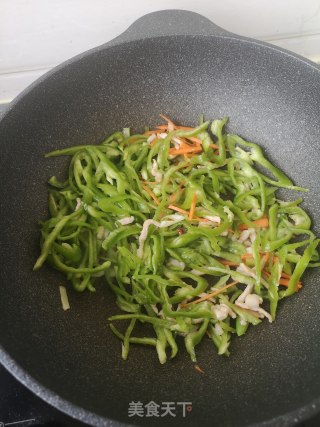 青椒炒肉丝的做法步骤：4