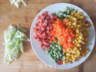 火腿玉米时蔬的做法步骤：1