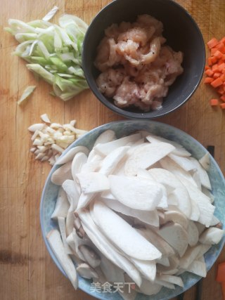 杏鲍菇炒肉片的做法步骤：1
