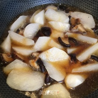 香菇烧萝卜的做法步骤：4