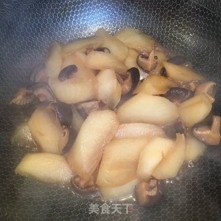 香菇烧萝卜的做法步骤：5