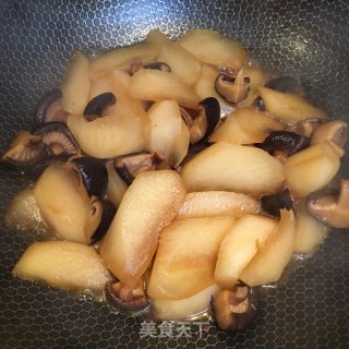 香菇烧萝卜的做法步骤：6