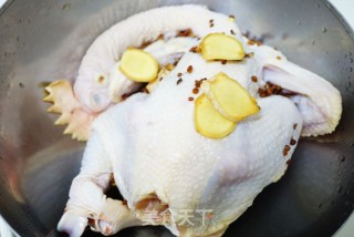 电饭煲焖鸡的做法步骤：1