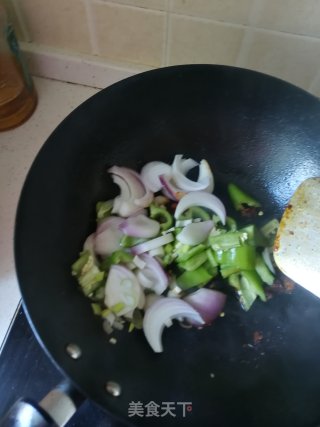 微辣土豆烧大虾的做法步骤：5