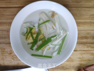 猪肉韭菜手工饺的做法步骤：3