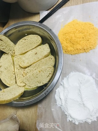 煎馒头片的做法步骤：2