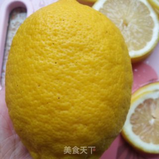 老冰糖蜂蜜柠檬水的做法步骤：1