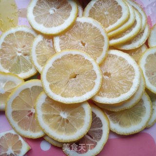 老冰糖蜂蜜柠檬水的做法步骤：2