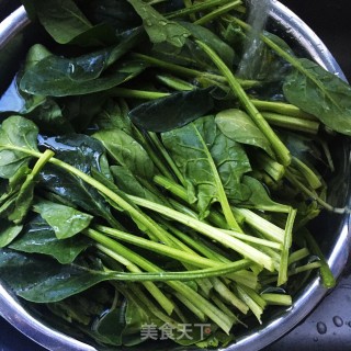 菠菜锅盔的做法步骤：1