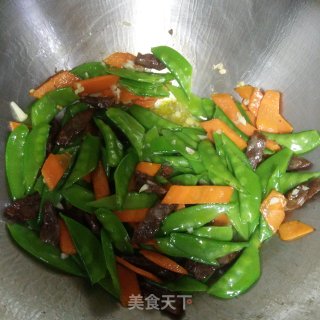 腊肠炒荷兰豆的做法步骤：7