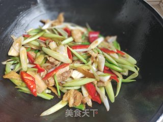 五花肉炒蒜苗的做法步骤：11