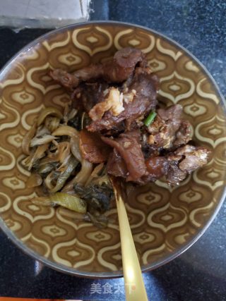 酸菜牛腩细米粉的做法步骤：3