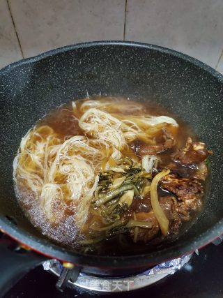 酸菜牛腩细米粉的做法步骤：6