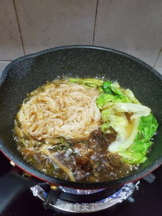 酸菜牛腩细米粉的做法步骤：8