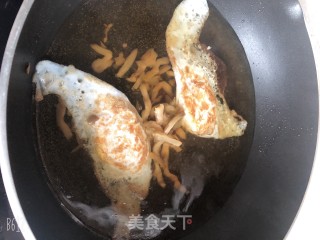 荷包蛋榨菜汤的做法步骤：2