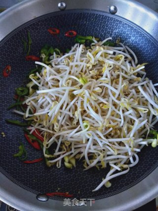 辣炒绿豆芽的做法步骤：5