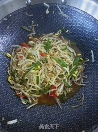 辣炒绿豆芽的做法步骤：6