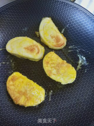 蛋煎馒头片的做法步骤：4
