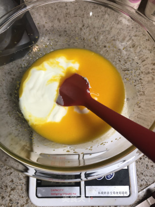 酸奶蛋糕的做法步骤：2