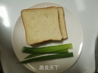 土司片变身葱香烤土司条的做法步骤：1