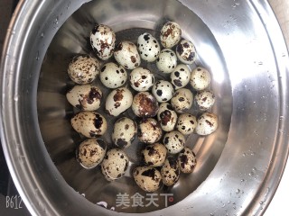 卤鹌鹑蛋的做法步骤：1