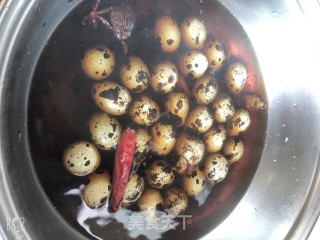 卤鹌鹑蛋的做法步骤：3