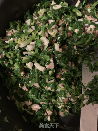 蛋抱水饺的做法步骤：1