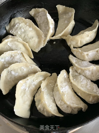 蛋抱水饺的做法步骤：6