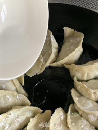 蛋抱水饺的做法步骤：7