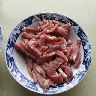 萝卜粉条炒肉的做法步骤：2