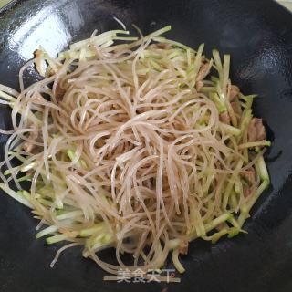 萝卜粉条炒肉的做法步骤：10