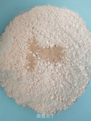 豆沙饼+玉米红枣糊的做法步骤：1