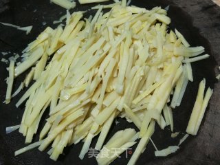 花草炒冬笋的做法步骤：1