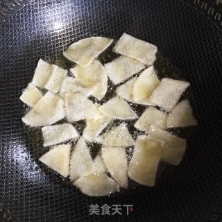 炸饺子皮的做法步骤：2