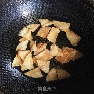 炸饺子皮的做法步骤：3