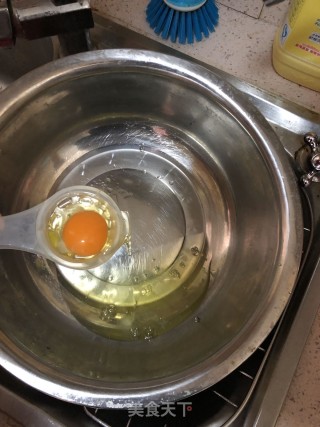 手残党都能做好的电饭煲蛋糕配方的做法步骤：2