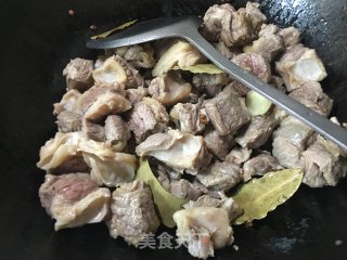 红焖牛肋条的做法步骤：4